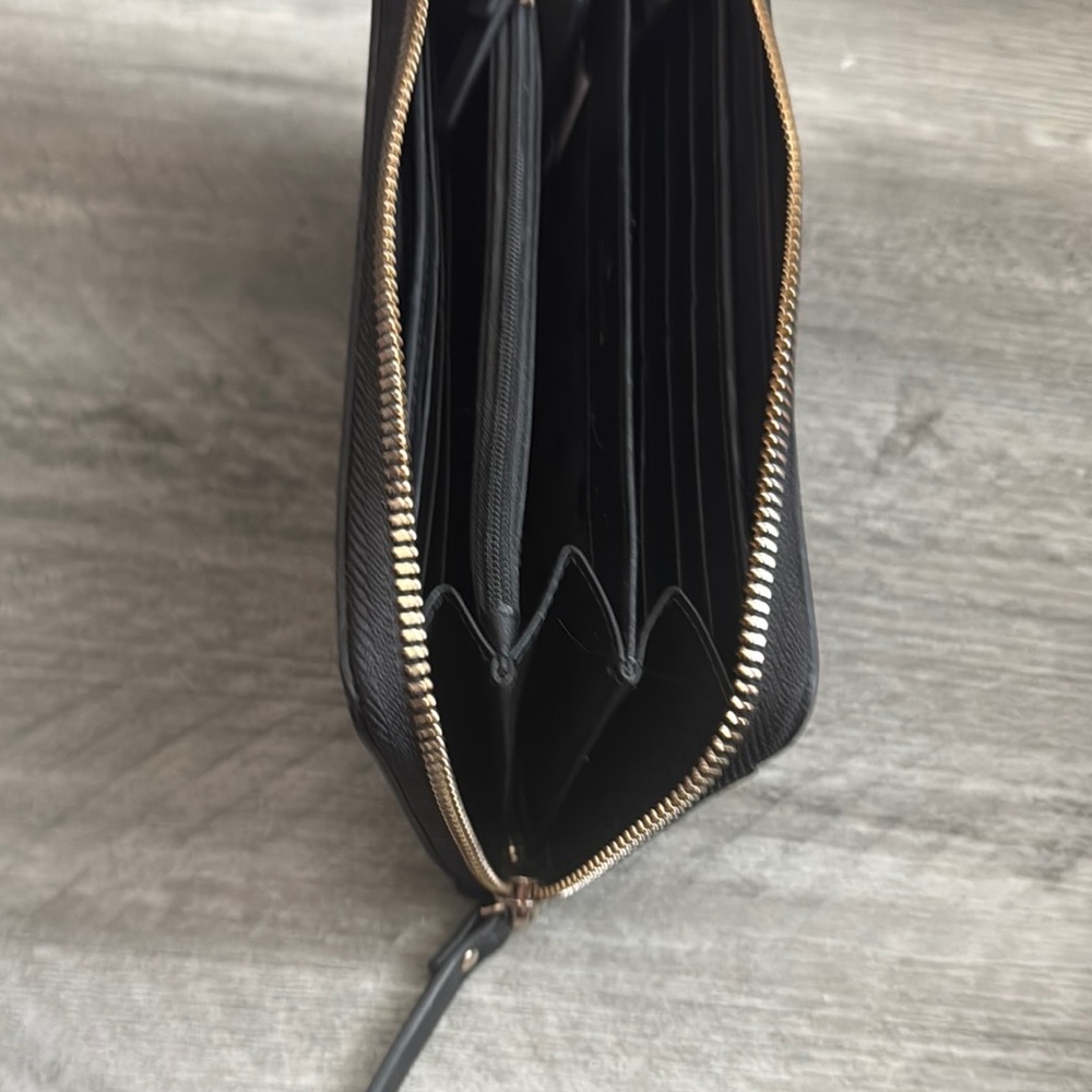 Kate Spade Blk&Gold Full Size Wallet w/Multiple Compartments and Card Holders - Picture 4 of 12
